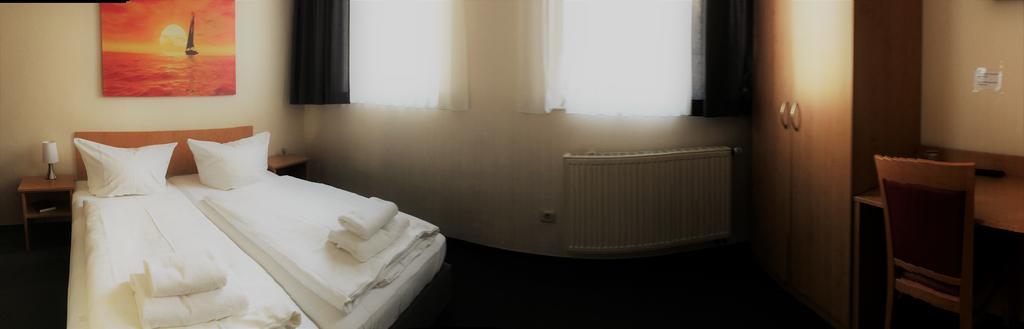 Hotel La Isla Cologne Exterior photo